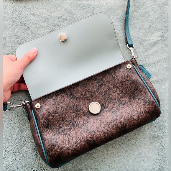 COACH WOMEN SLING BAG - Picture 4 of 4